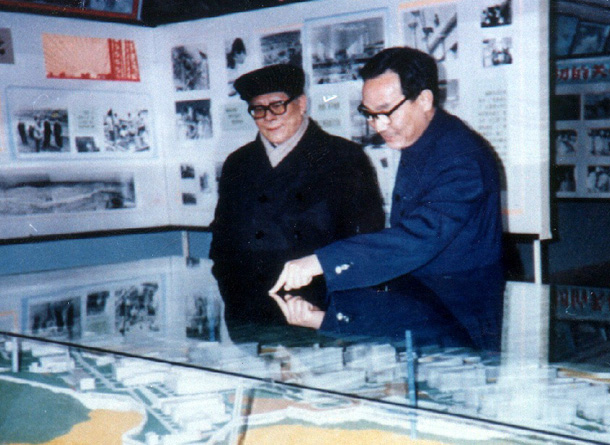 原國家主席江澤民在廠觀摩調(diào)研