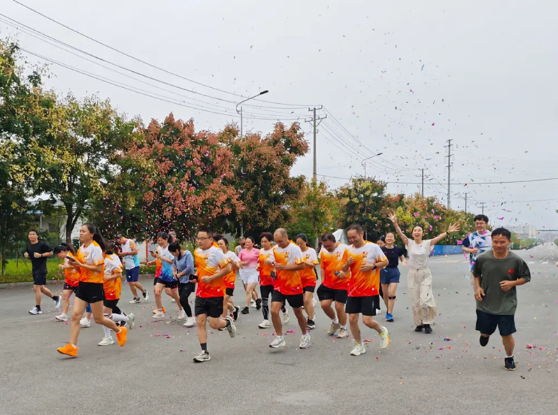 以腳步丈量行程 用汗水凝聚團(tuán)隊(duì)｜建南9月半馬賽圓滿落幕